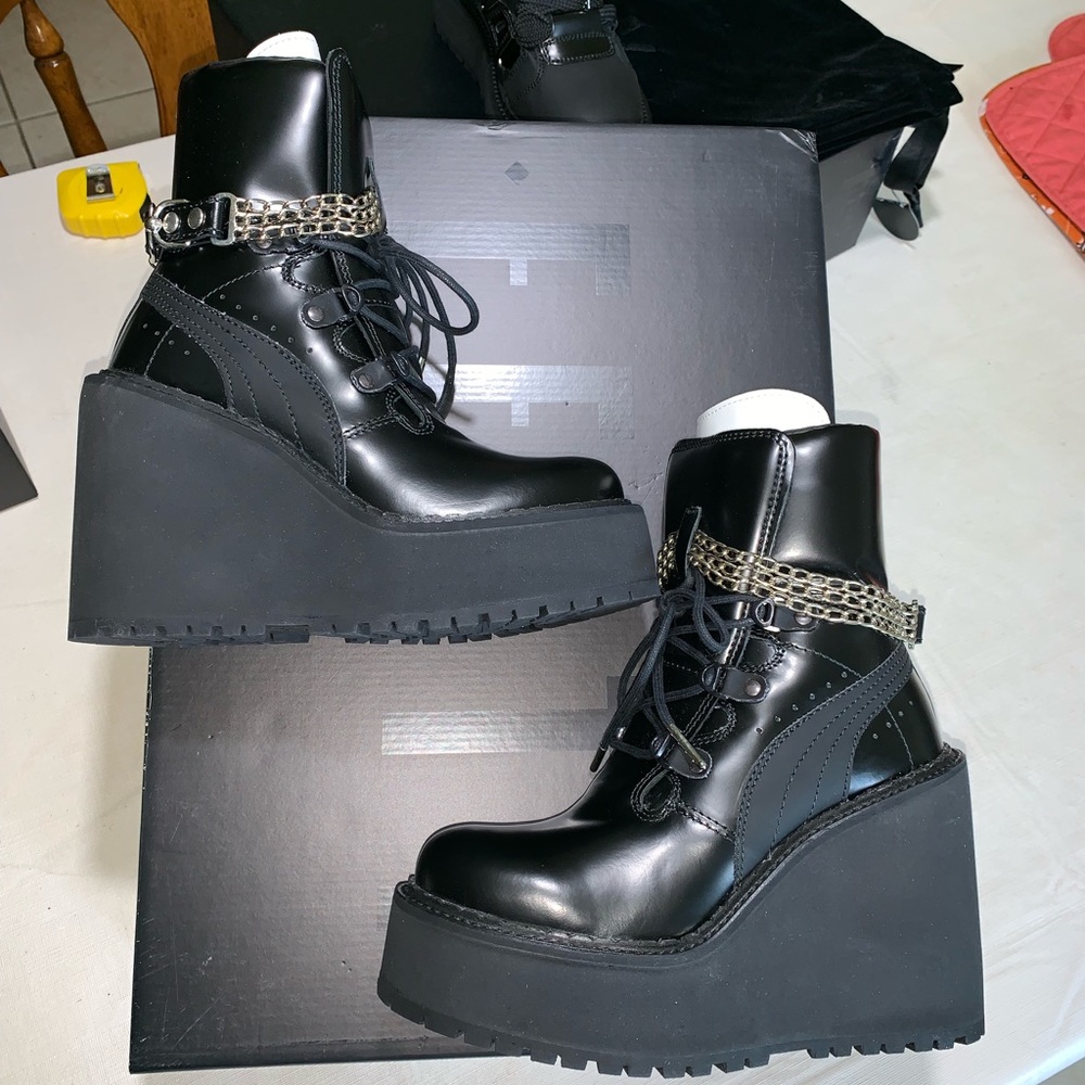 Fenty Puma Rihanna Eyelet Sneaker Boots Black